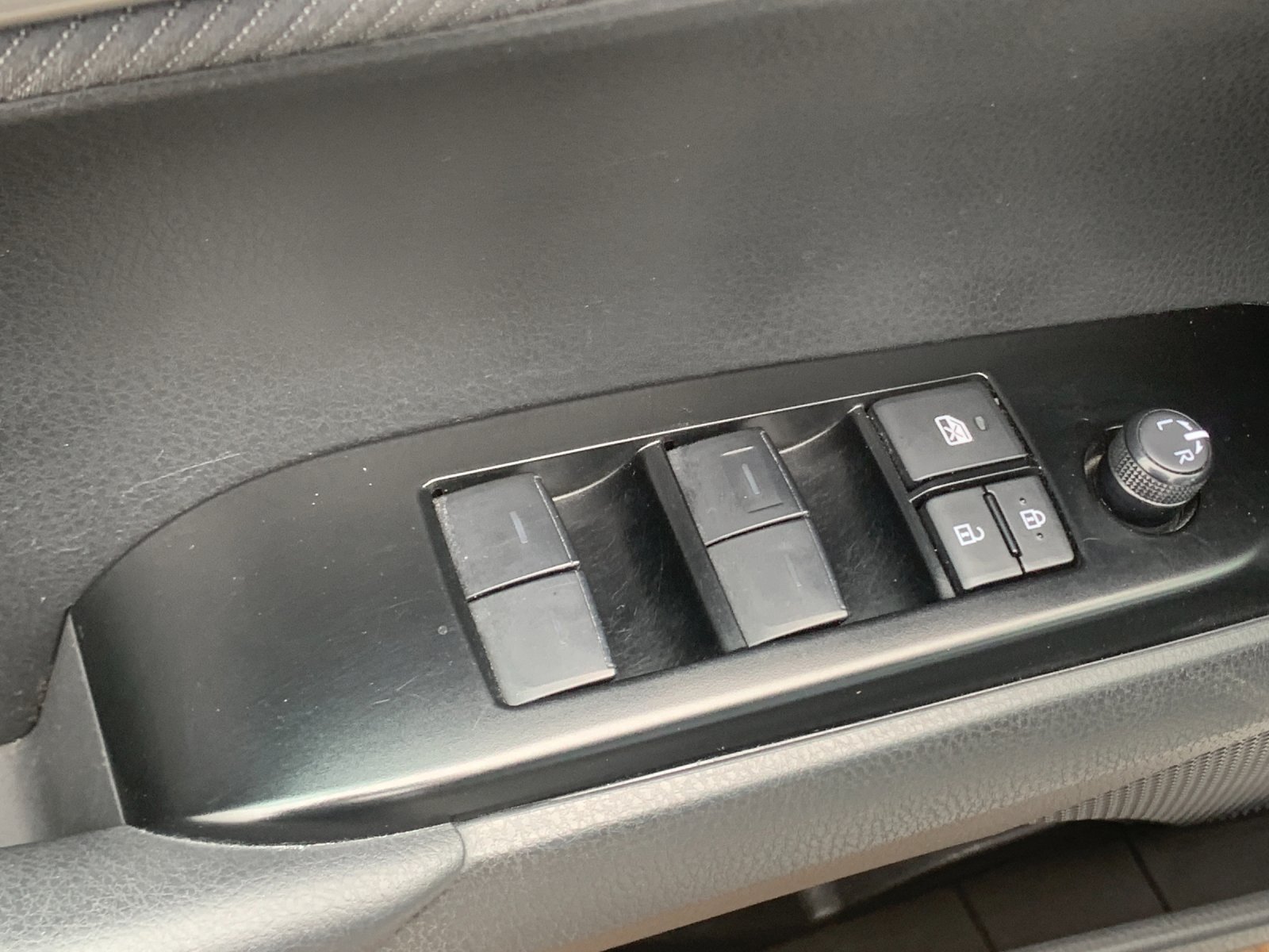 Used 2025 Toyota Camry SE FWD image 14