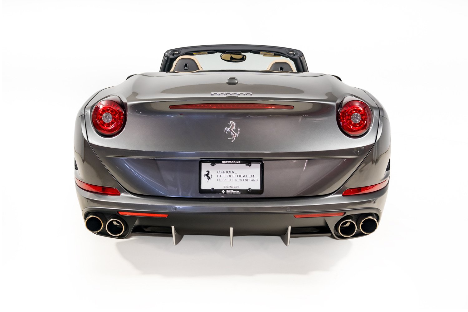 Used 2015 Ferrari California T RWD image 18