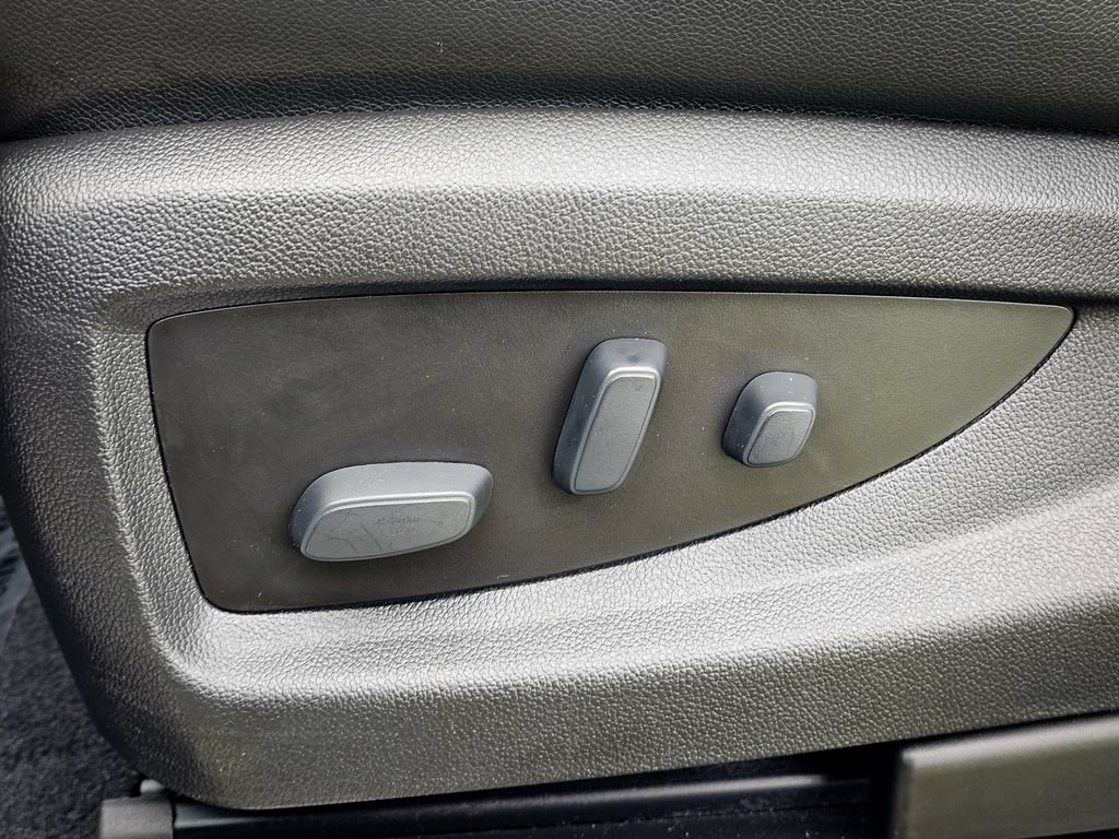 Used 2019 Chevrolet Suburban LT AWD/4WD image 17