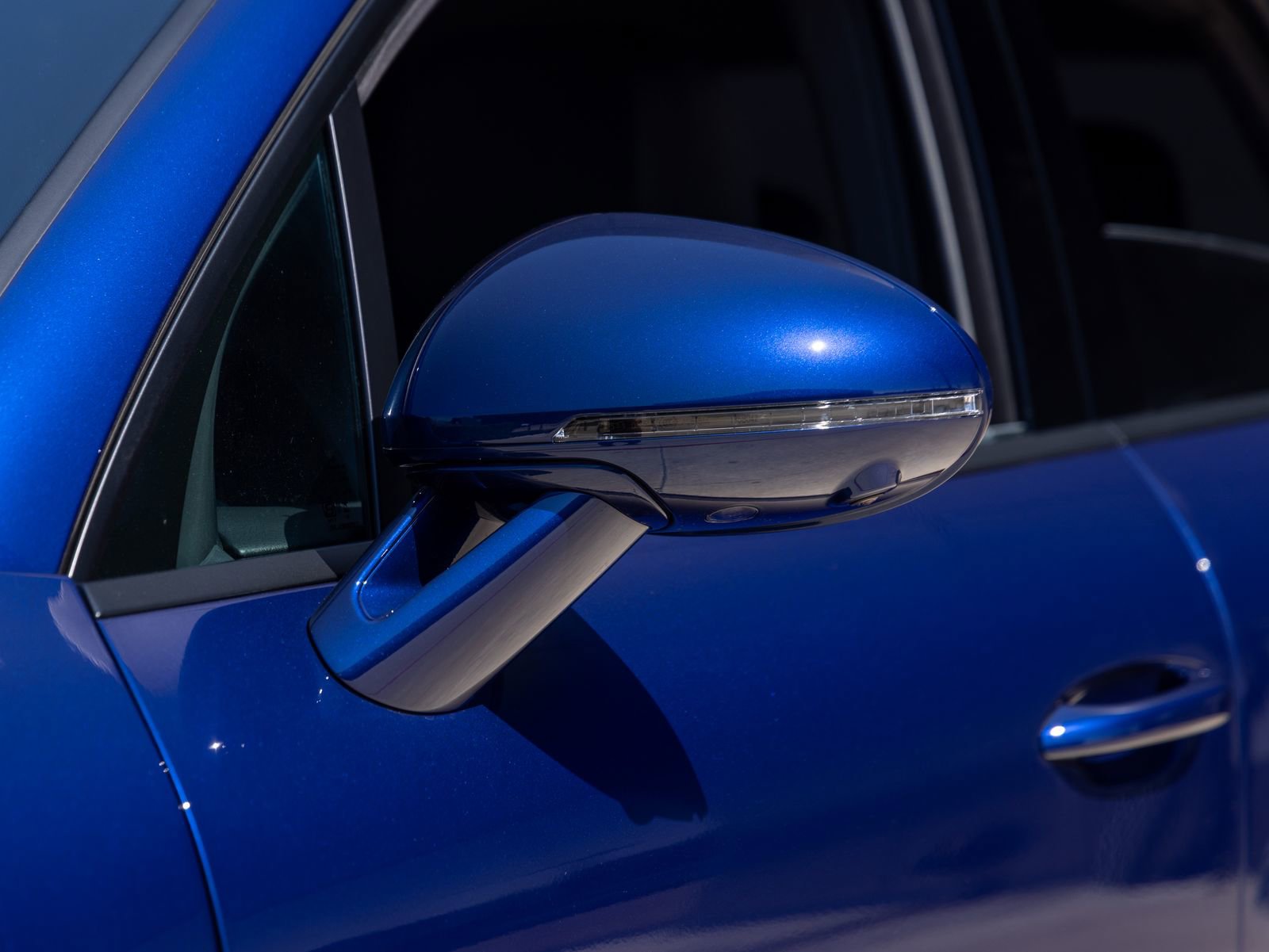 Certified 2025 Porsche Macan image 17