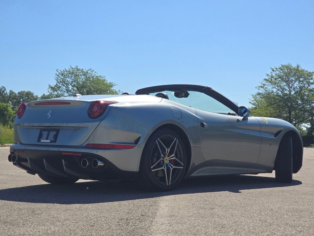 Used 2017 Ferrari California T RWD image 15
