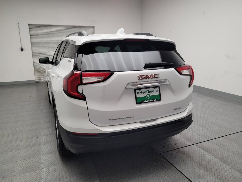 Used 2023 GMC Terrain SLE w/ Driver Convenience Package image 6