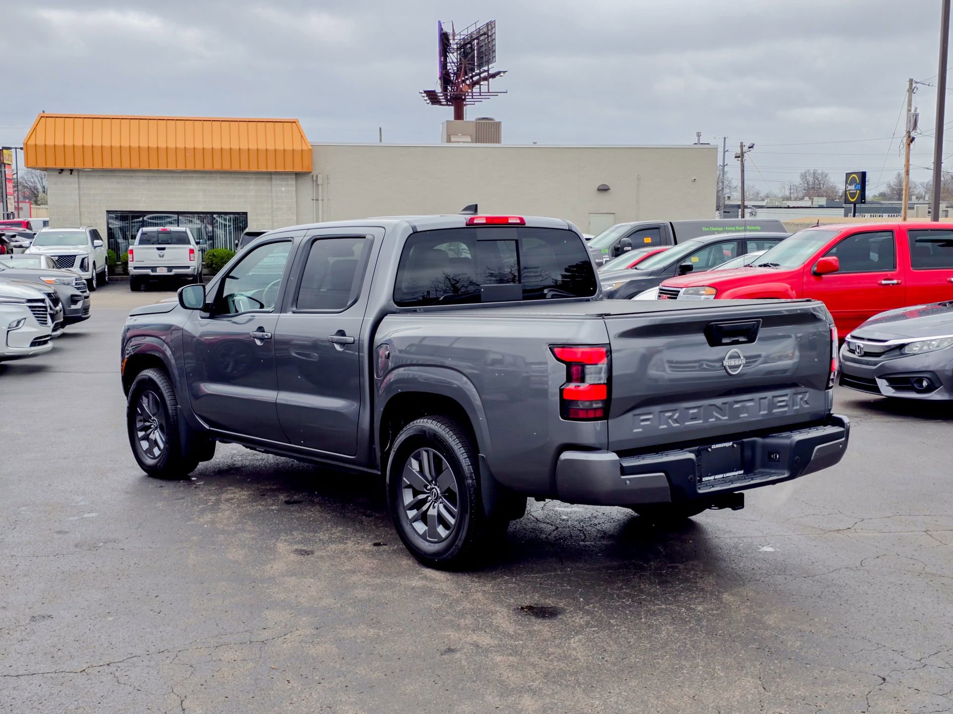 Used 2025 Nissan Frontier SV w/ SV Convenience Package RWD image 8