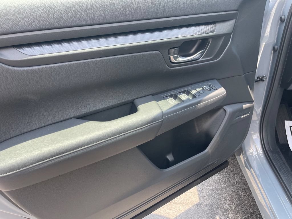 Used 2025 Honda CR-V EX image 11