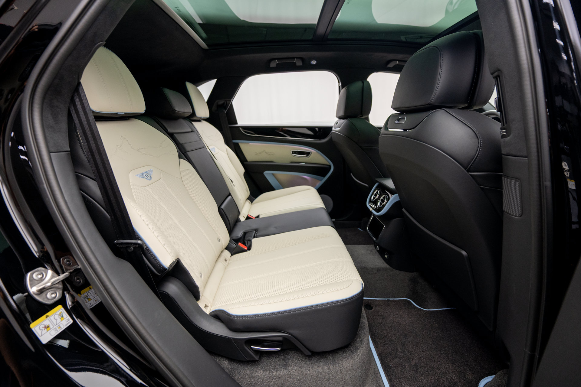New 2027 Bentley Bentayga AWD/4WD image 18