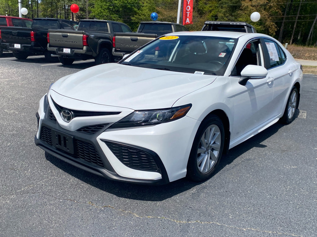 Used 2022 Toyota Camry SE image 2