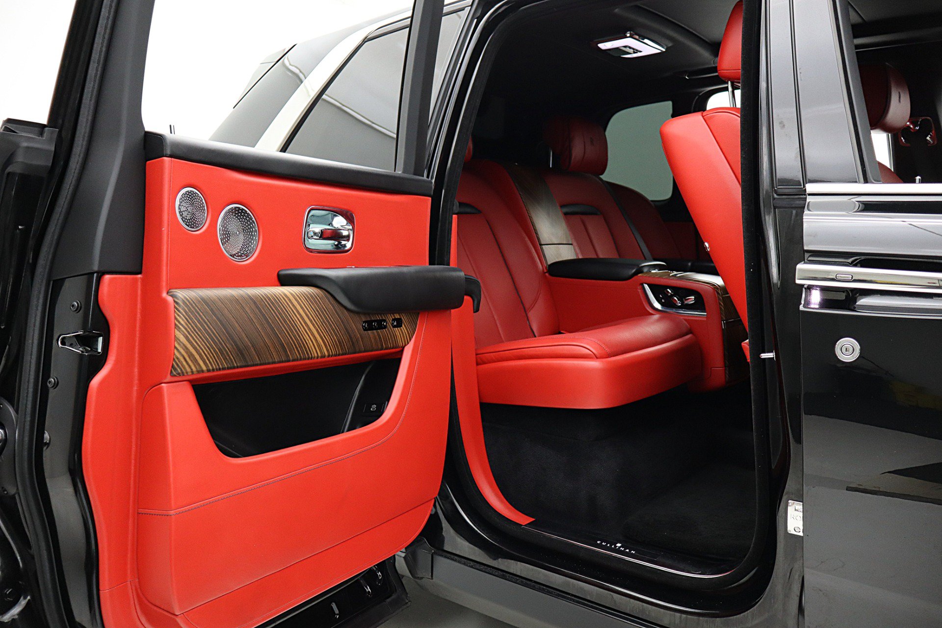 Used 2019 Rolls-Royce Cullinan AWD/4WD image 38