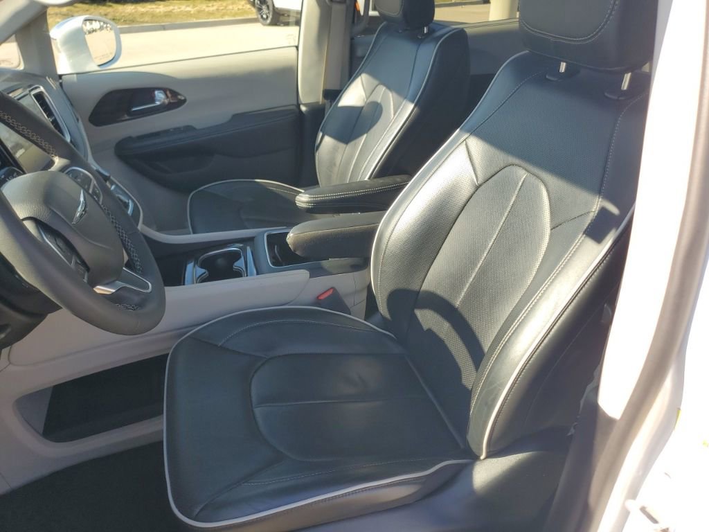 Used 2022 Chrysler Pacifica Limited image 28