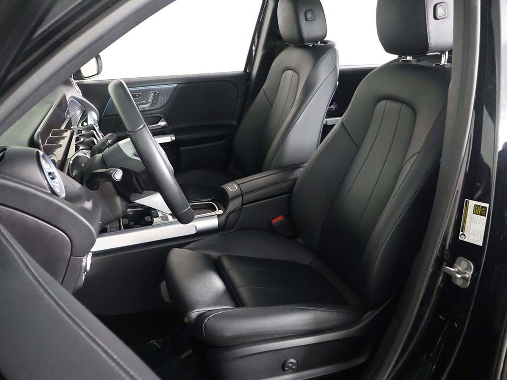 Used 2025 Mercedes-Benz GLB 250 4MATIC image 29