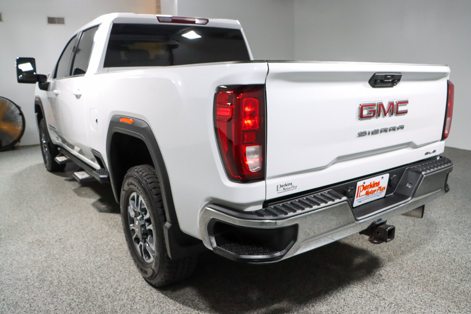 Used 2021 GMC Sierra 2500 SLE w/ SLE Value Package; AWD/4WD image 9