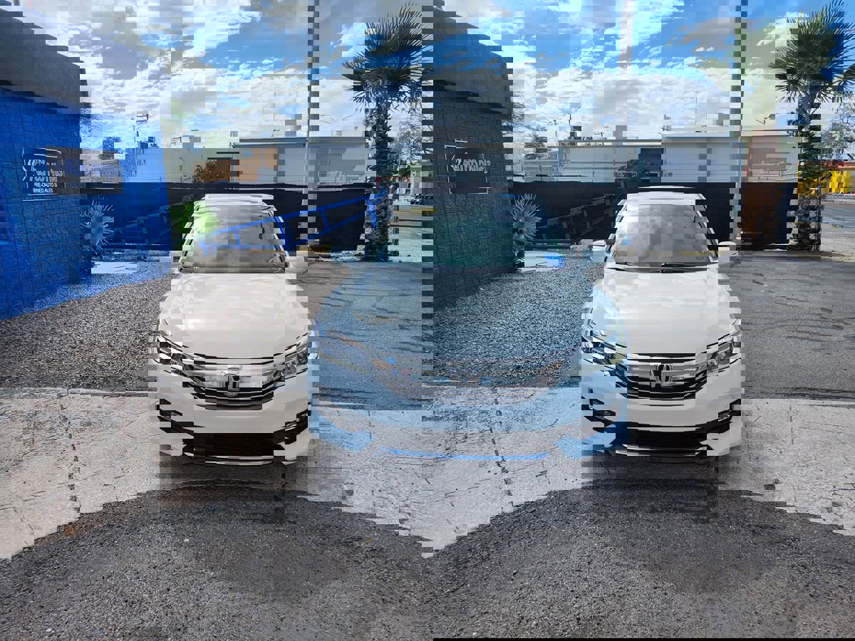 Used 2017 Honda Accord Touring image 6