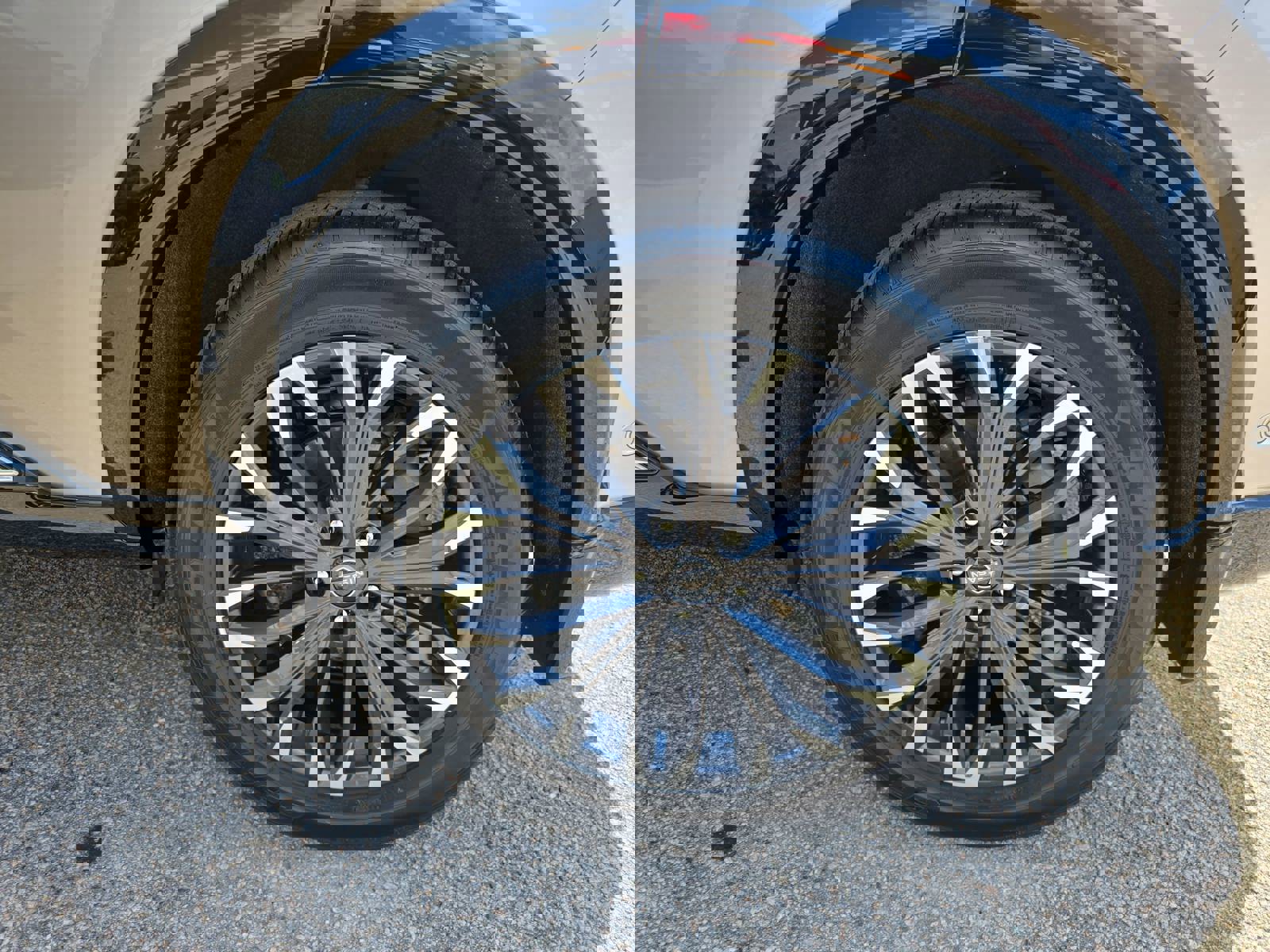 Used 2024 Nissan Rogue Platinum image 35