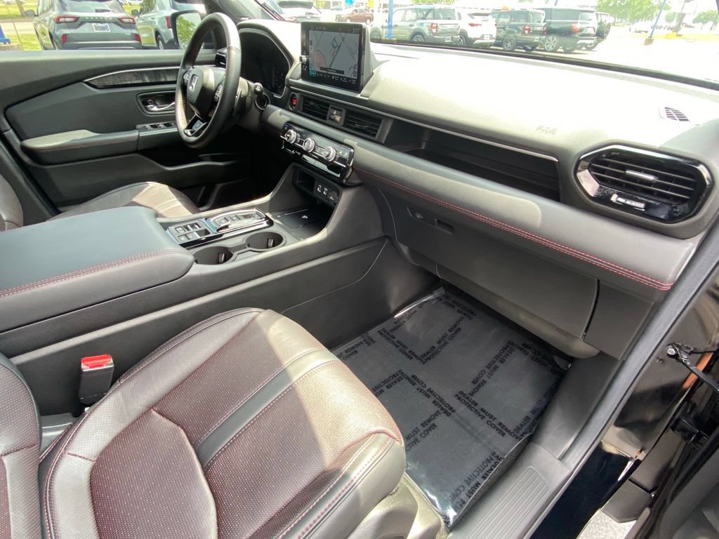 Used 2025 Honda Pilot Black Edition image 38