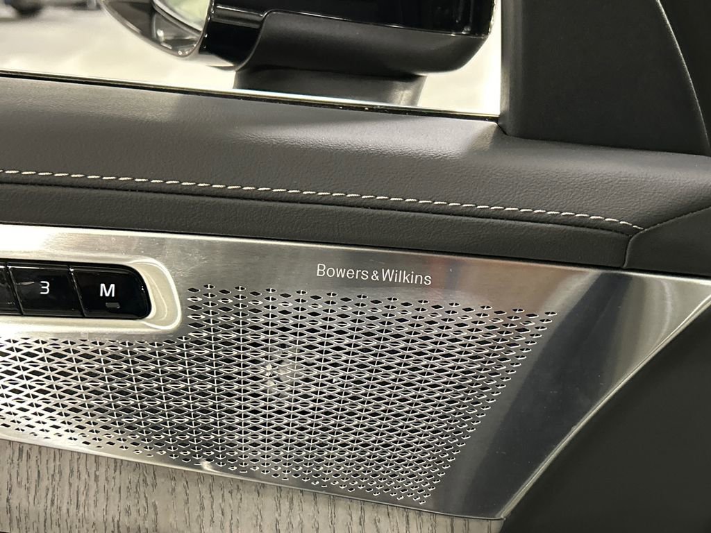 Certified 2025 Volvo XC90 T8 Ultra AWD/4WD image 22