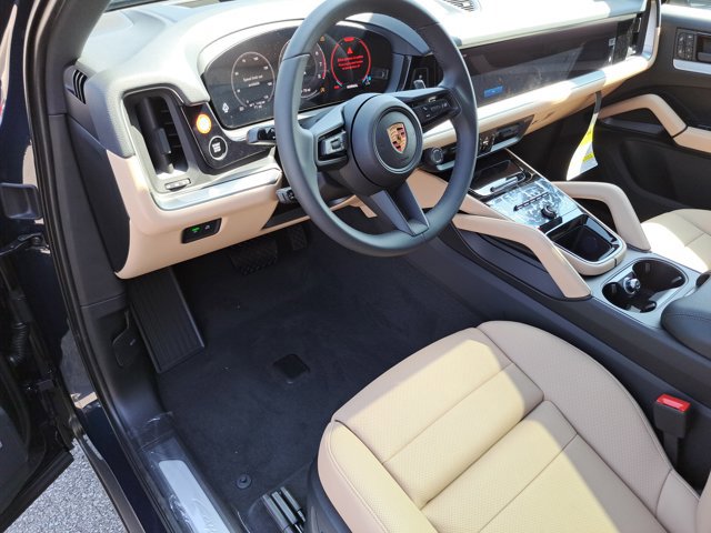 Used 2025 Porsche Cayenne image 25