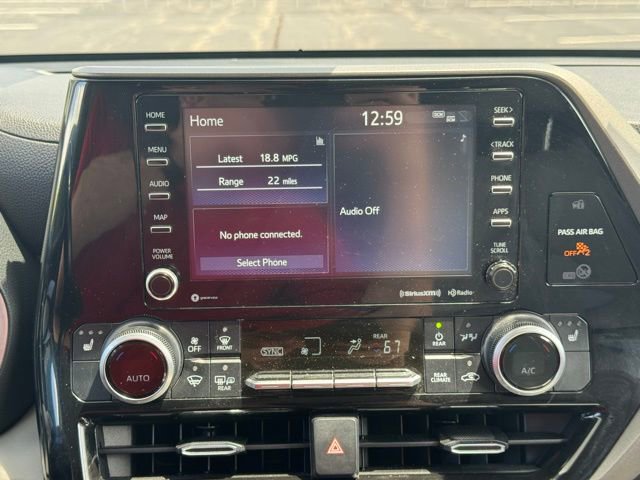 Used 2021 Toyota Highlander XLE AWD/4WD image 22
