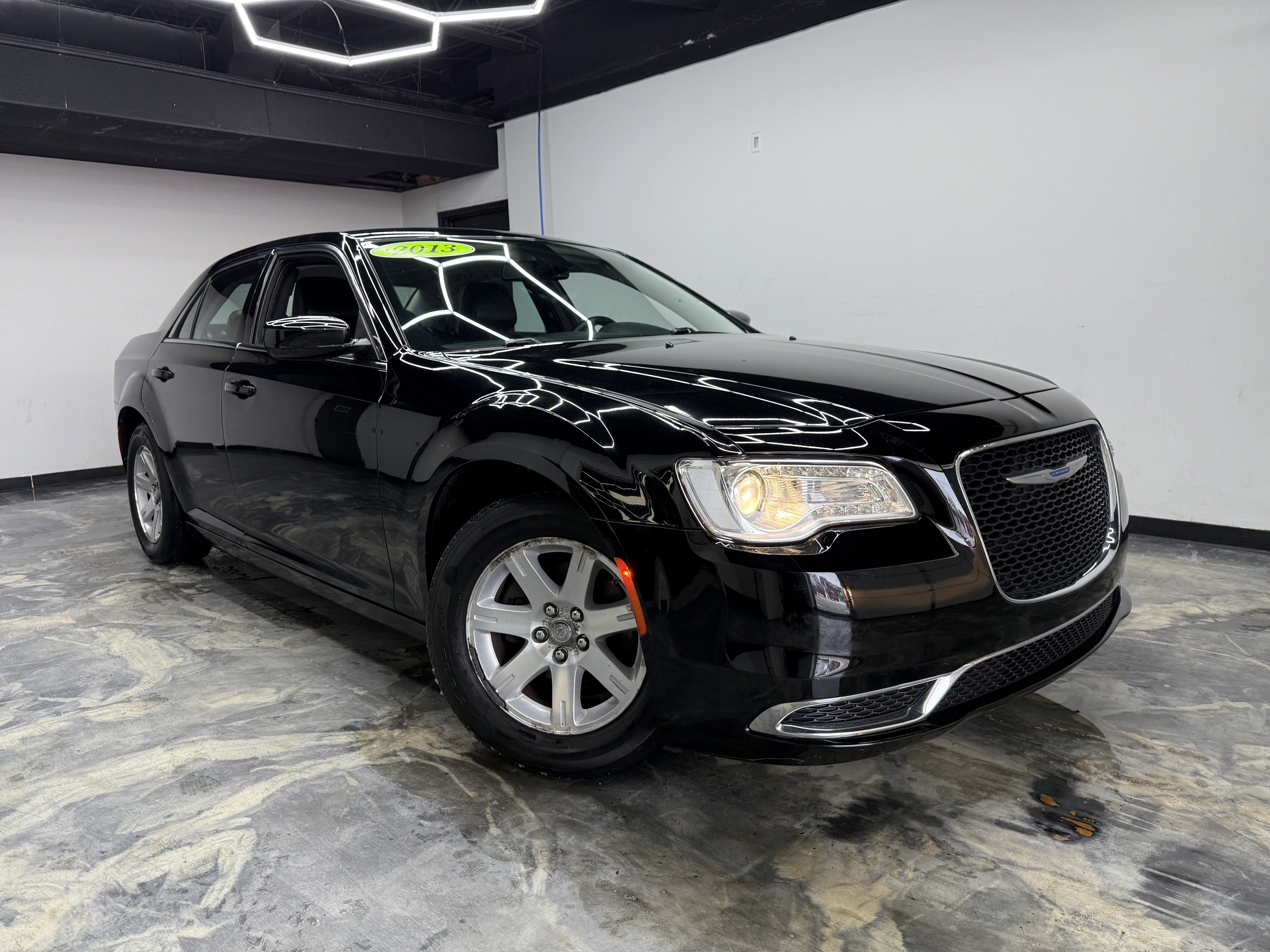 Used 2019 Chrysler 300 Touring L w/ Quick Order Package 22F image 6