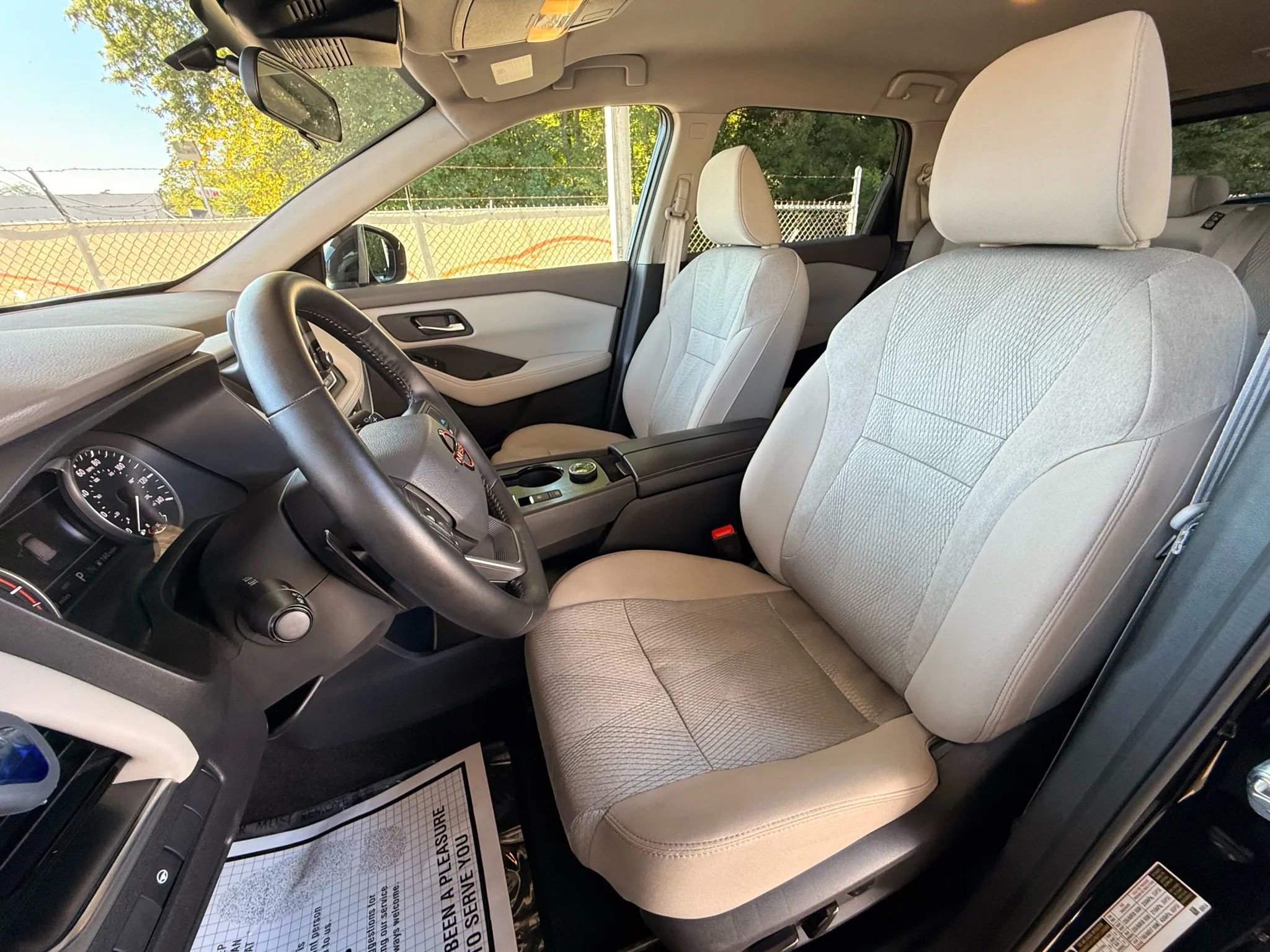 Used 2025 Nissan Rogue SV image 16