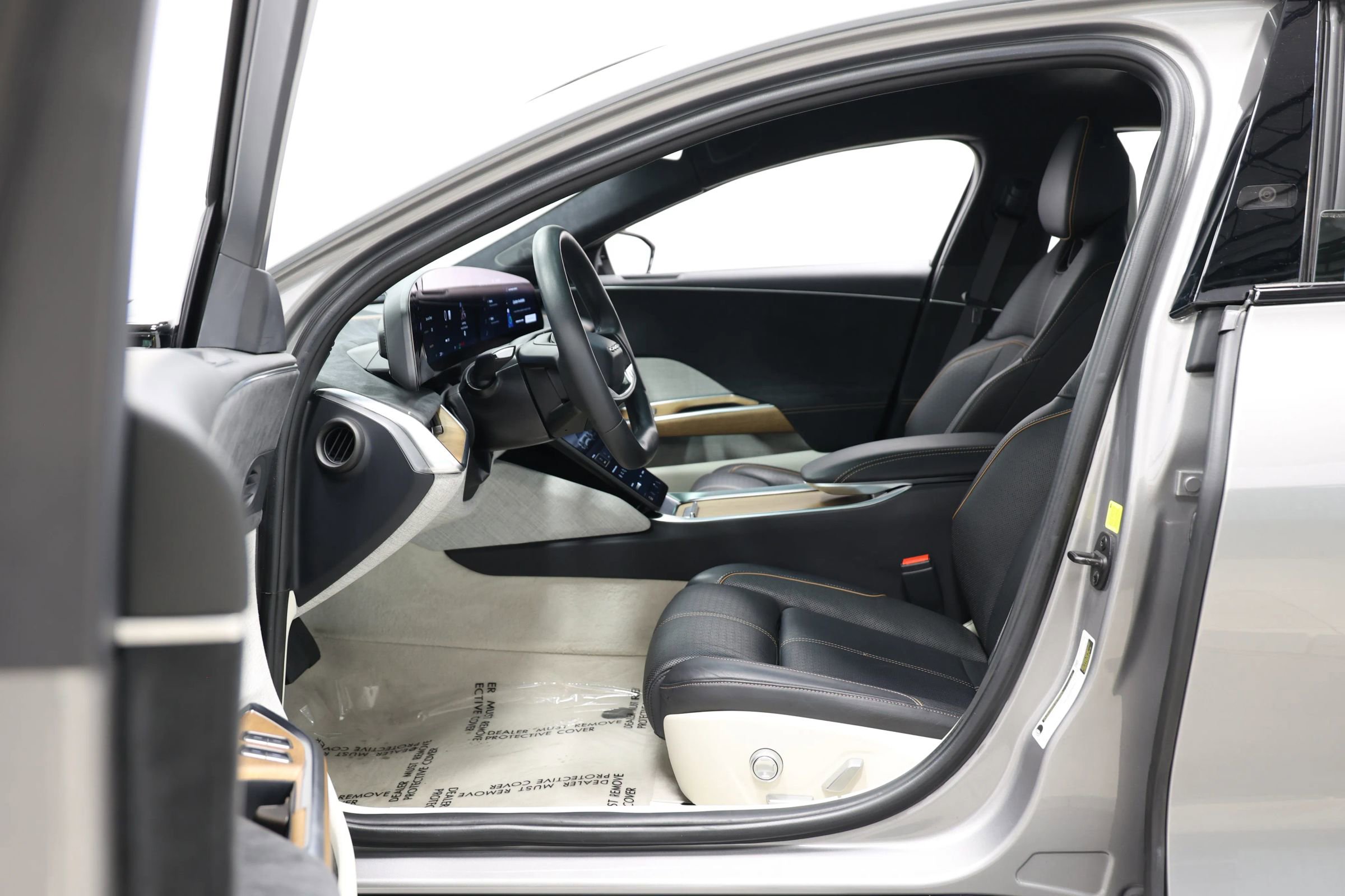 Used 2023 Lucid Air Grand Touring image 11