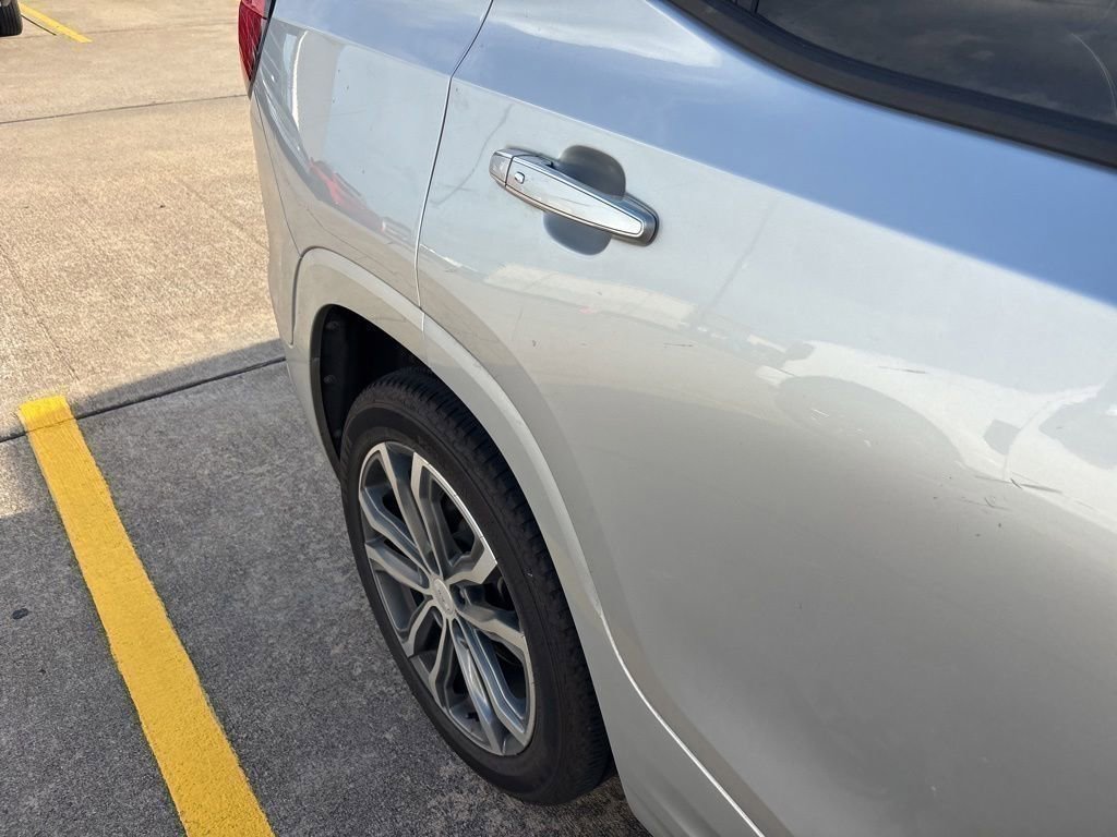 Used 2019 GMC Terrain Denali w/ Advanced Safety Package FWD image 8