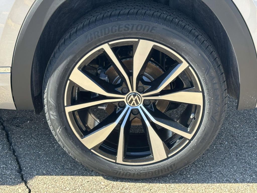New 2026 Volkswagen Atlas Cross Sport SEL Premium R-Line image 8