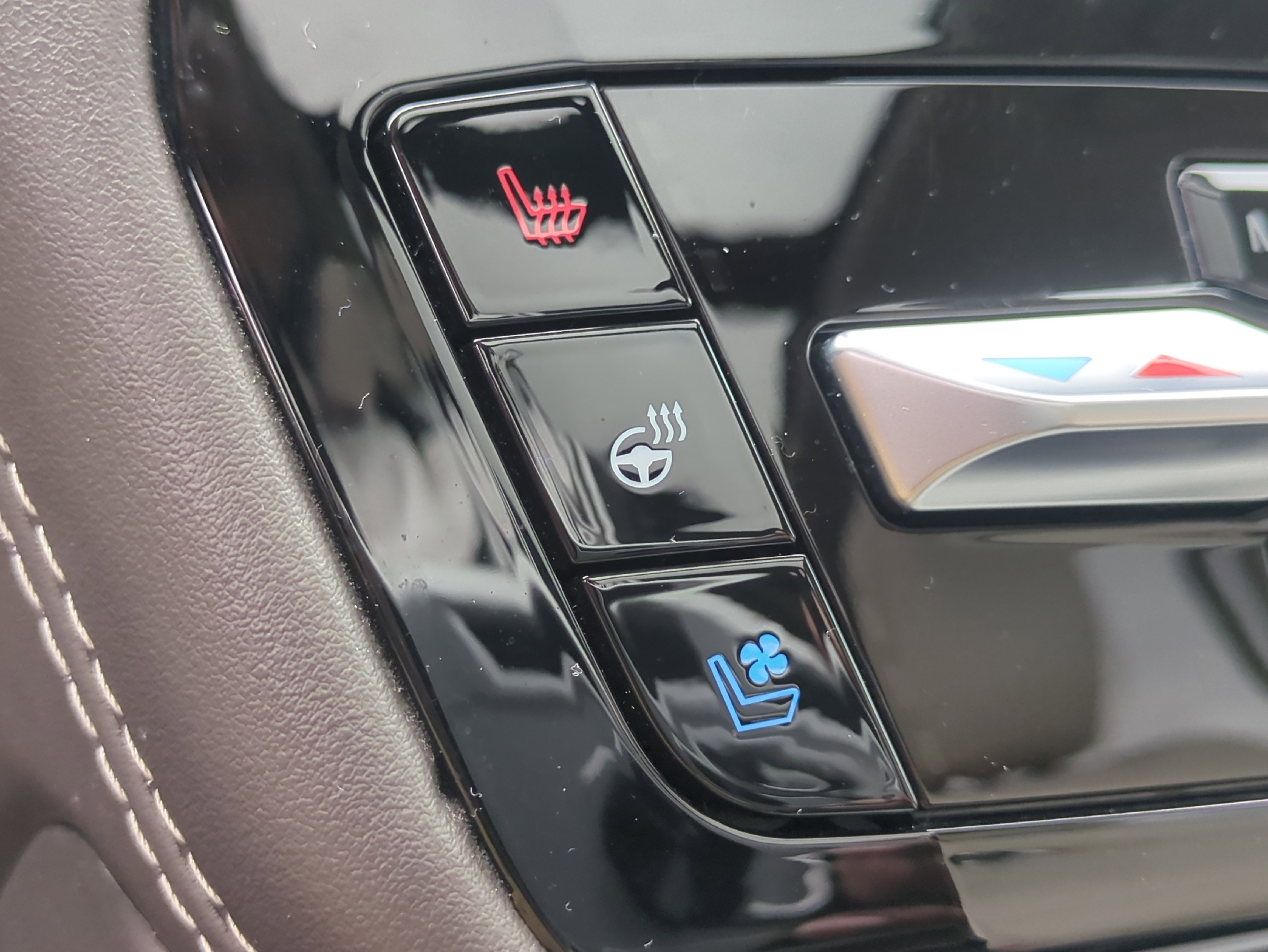 Used 2022 Ford Explorer Platinum w/ Equipment Group 601A image 26