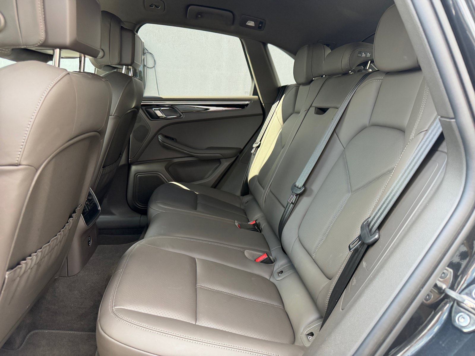 Used 2023 Porsche Macan AWD/4WD image 20