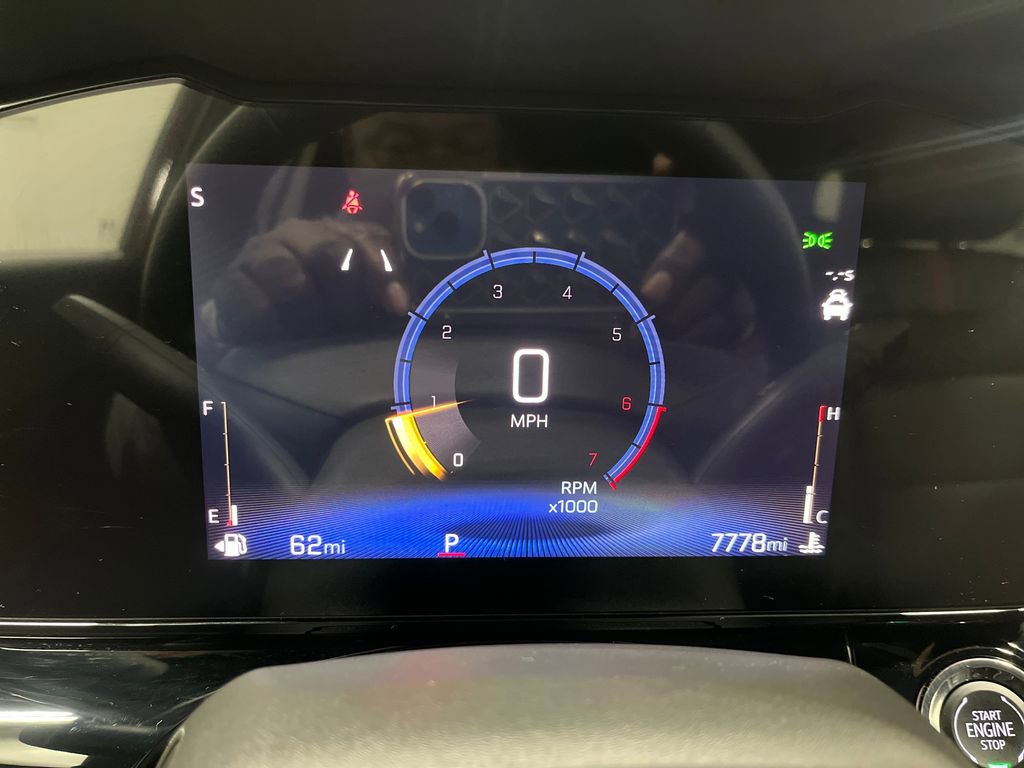 Used 2025 Chevrolet Trax RS w/ Sunroof Package image 36