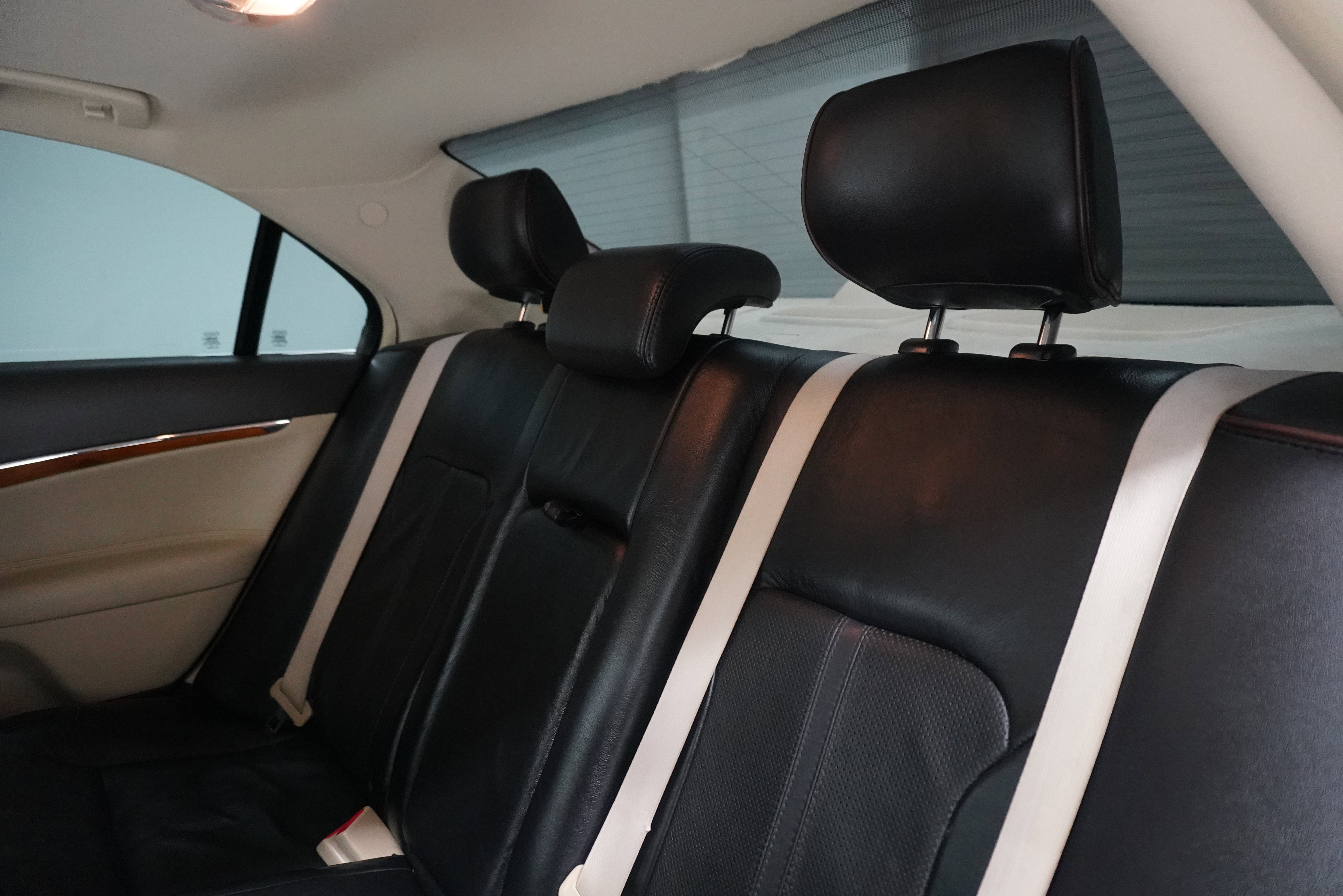 Used 2010 Lincoln MKZ image 13