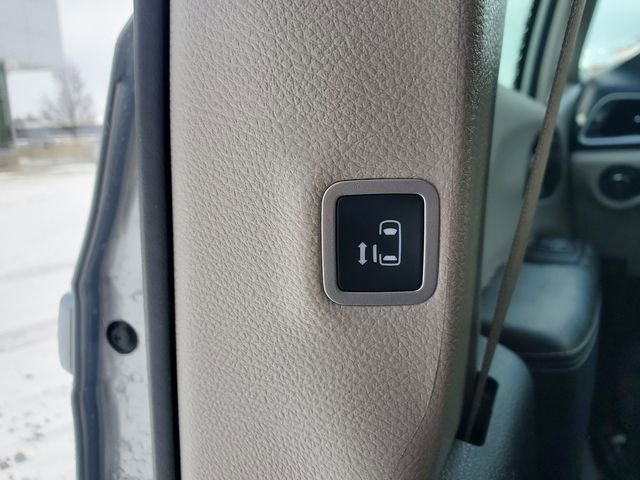 Certified 2024 Chrysler Pacifica Touring-L FWD image 25