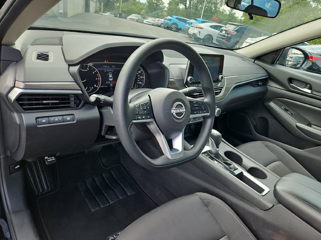 Used 2025 Nissan Altima 2.5 SV FWD image 20