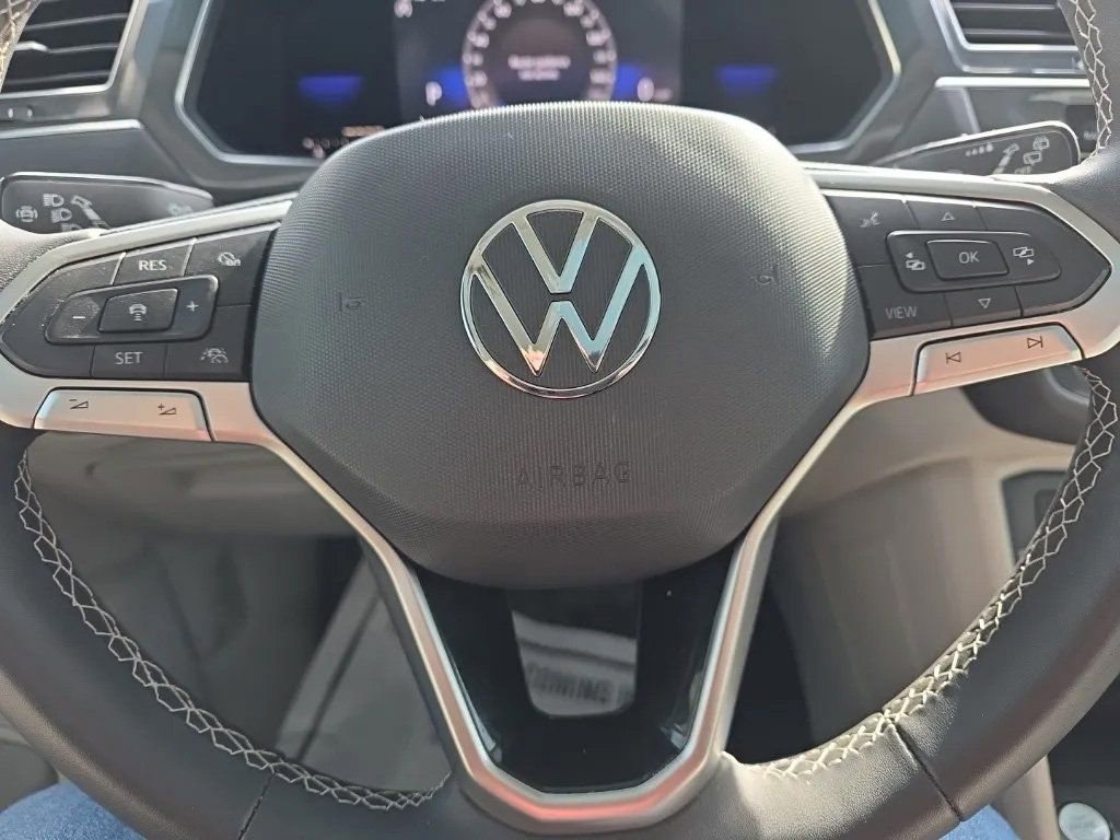 Used 2022 Volkswagen Tiguan SE AWD/4WD image 21