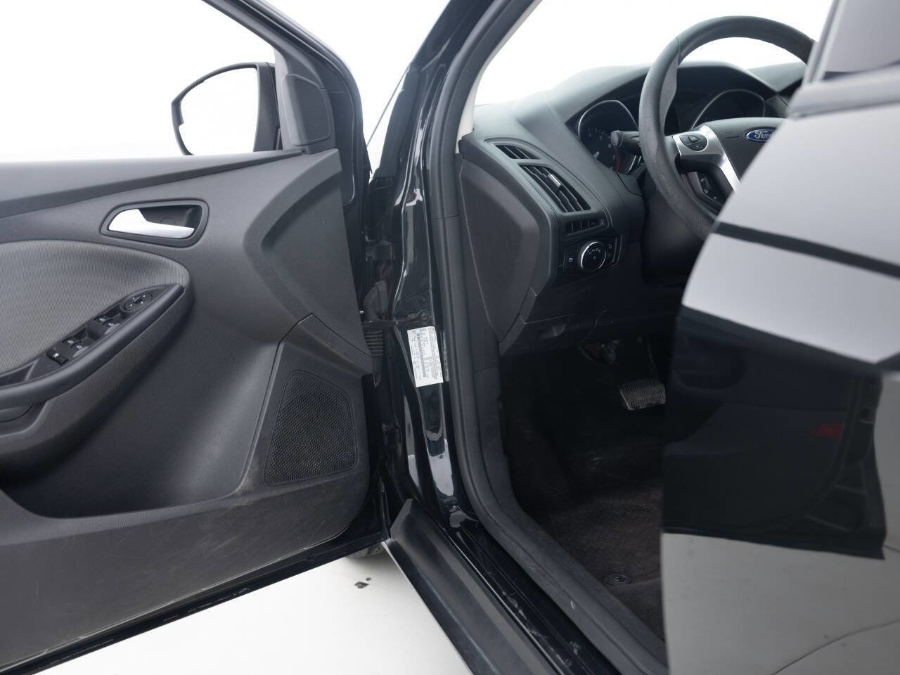 Used 2013 Ford Focus SE FWD image 24