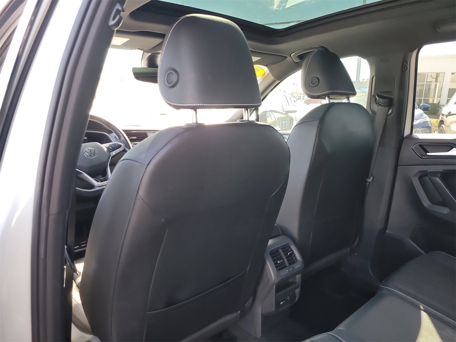 Used 2023 Volkswagen Tiguan SE R-Line image 14