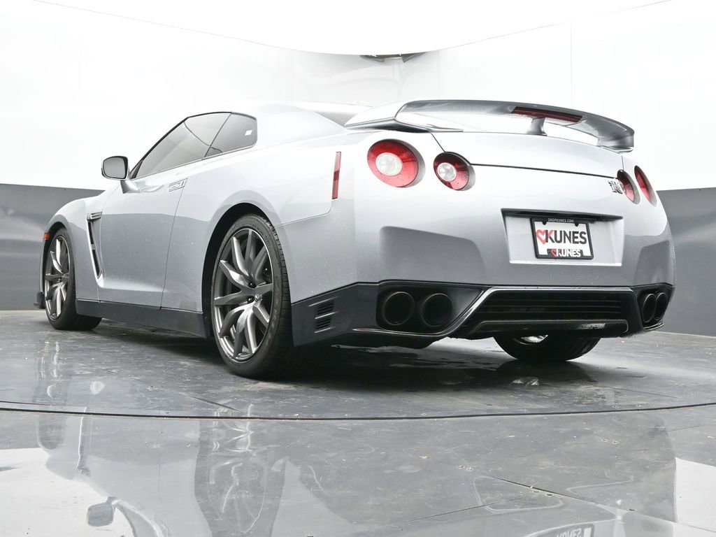 Used 2012 Nissan GT-R Premium image 48