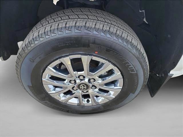 Used 2024 Toyota Tacoma SR5 AWD/4WD image 9