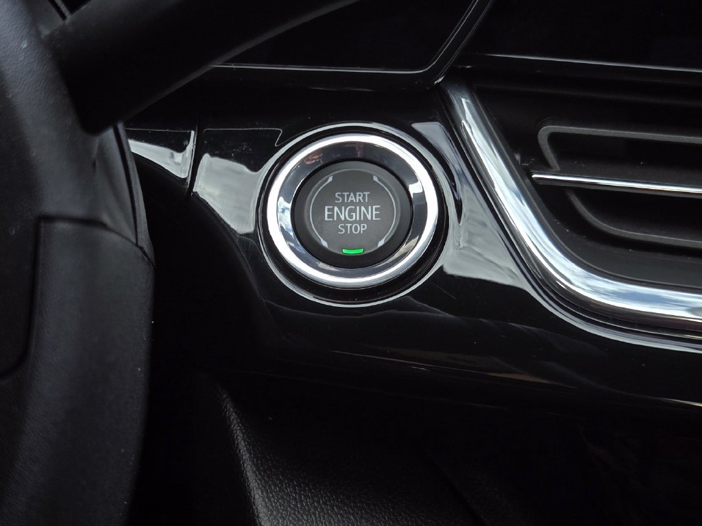 Used 2024 Chevrolet Trax RS w/ Sunroof Package FWD image 23