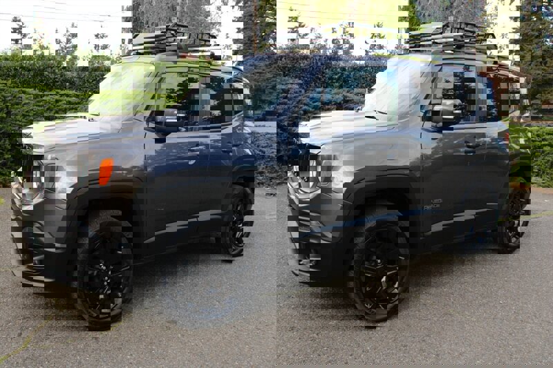 Used 2017 Jeep Renegade Altitude AWD/4WD image 1