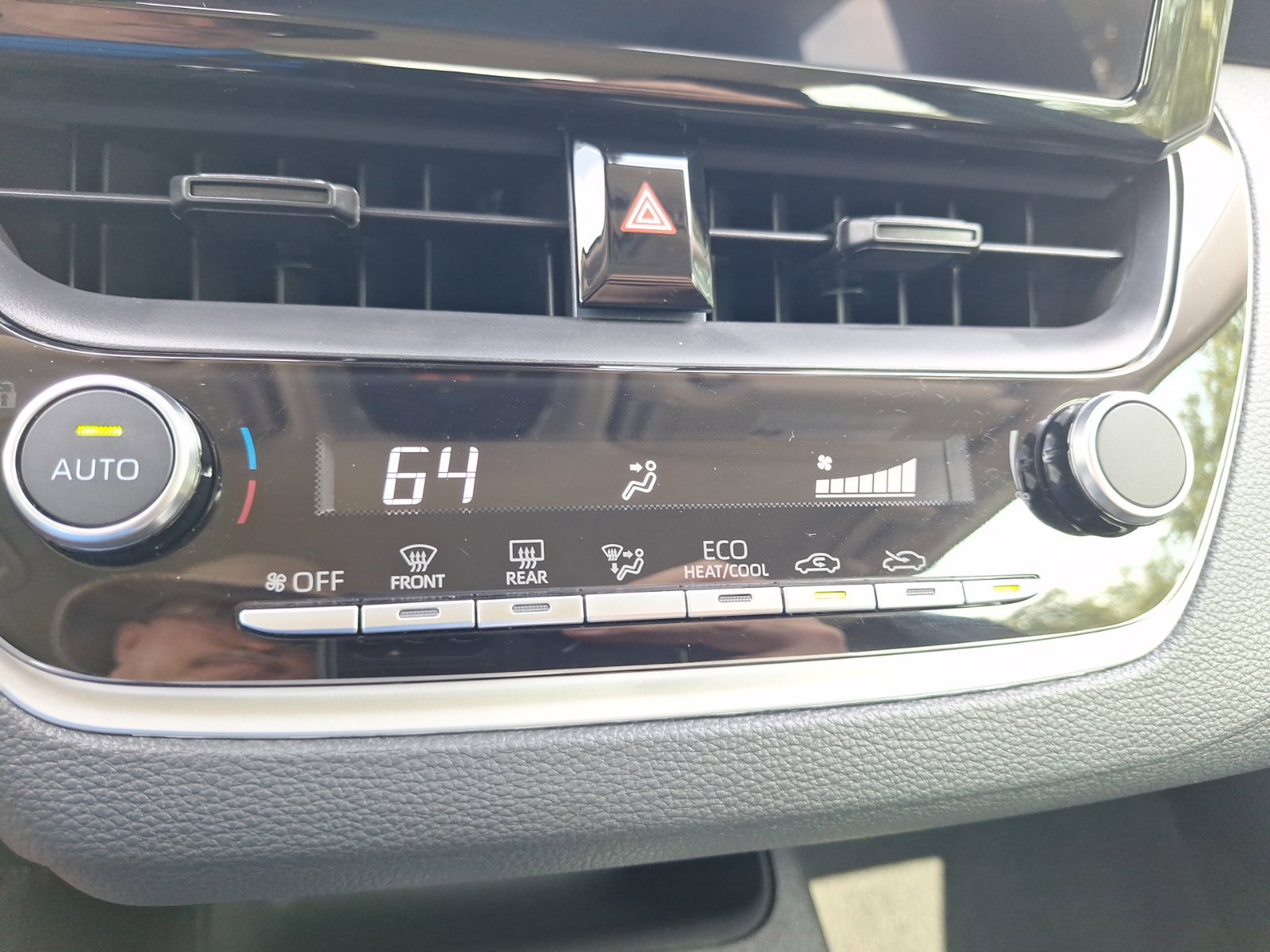 Used 2025 Toyota Corolla LE FWD image 26