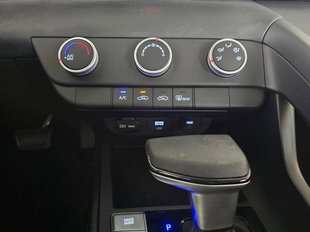 Used 2025 Hyundai Elantra SE FWD image 20