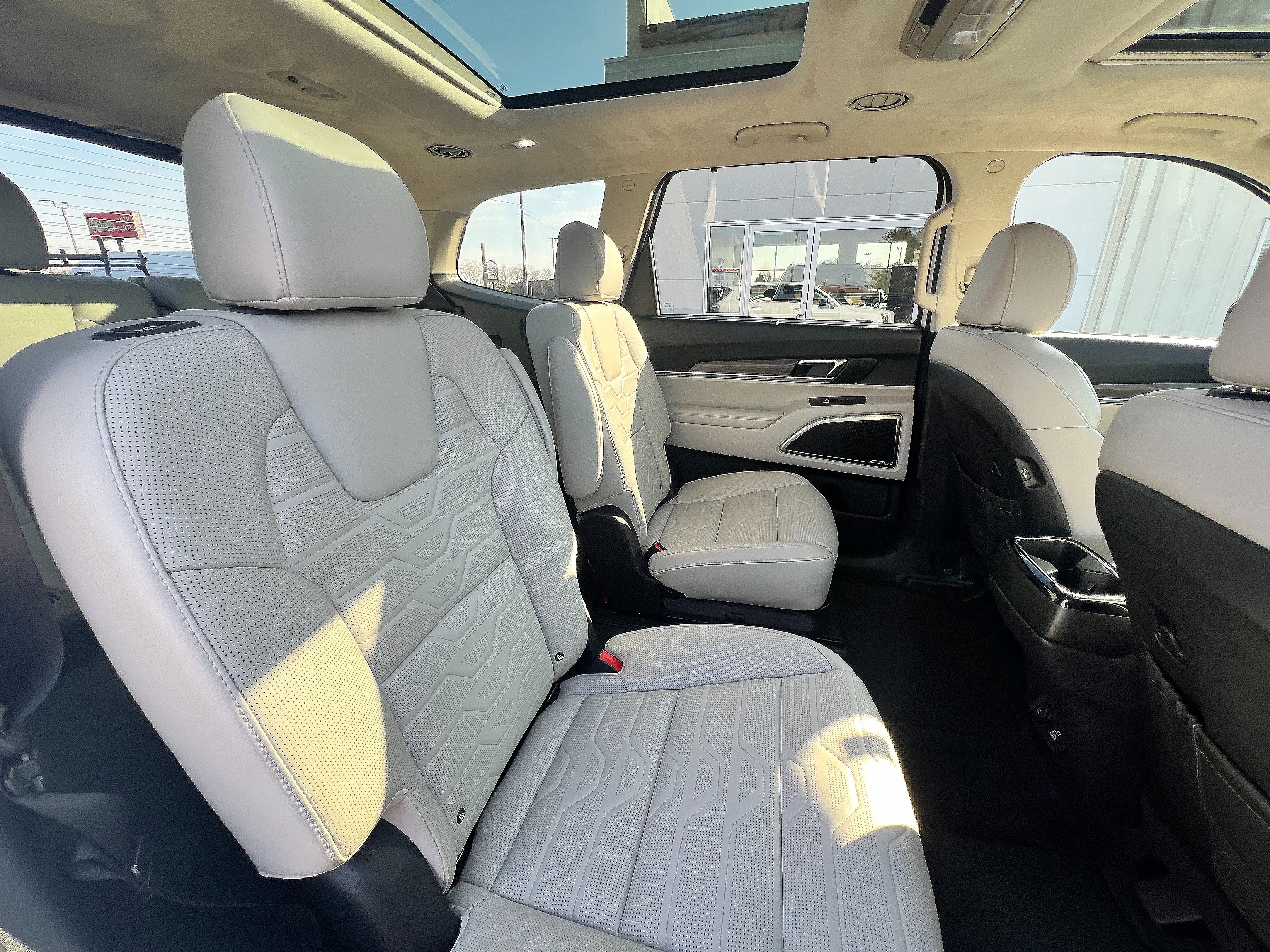 Used 2020 Kia Telluride SX w/ SX Prestige Package image 30