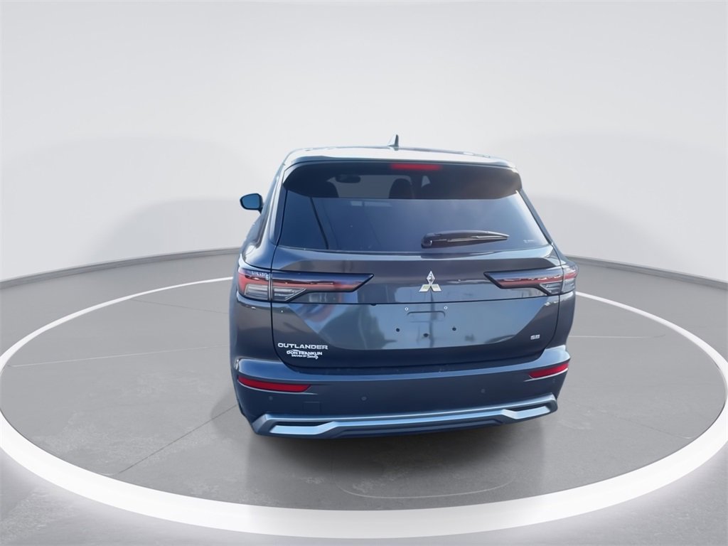 New 2025 Mitsubishi Outlander SE image 7