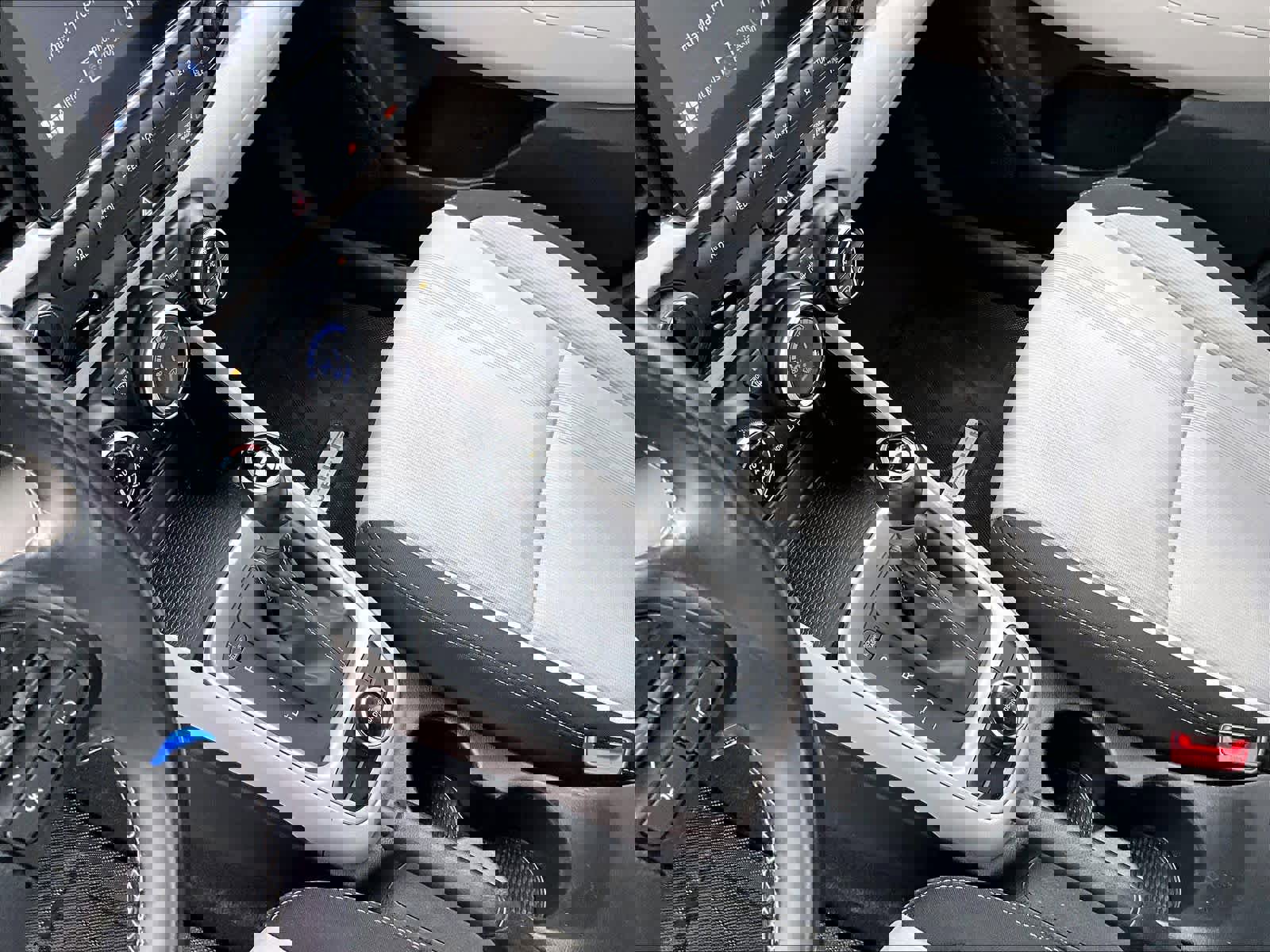 Used 2023 Hyundai Venue SEL image 20