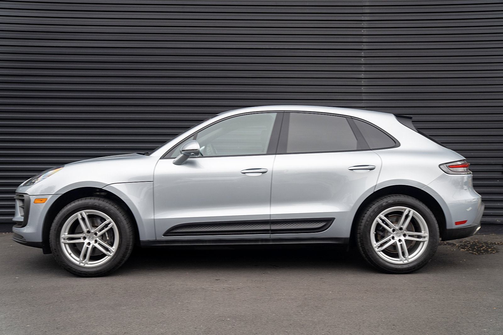 Certified 2026 Porsche Macan AWD/4WD image 2
