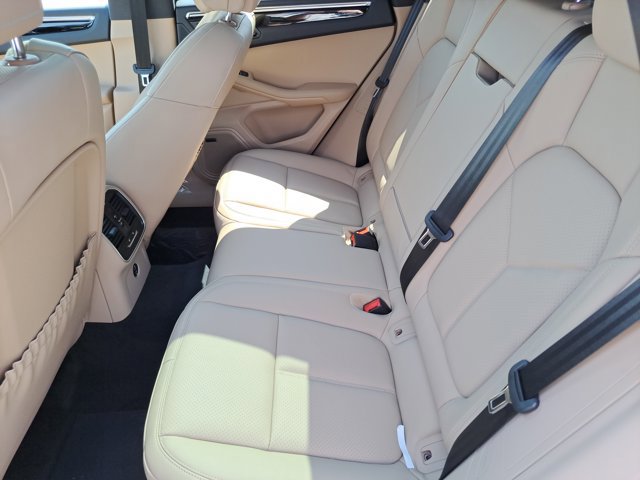 Certified 2025 Porsche Macan AWD/4WD image 19
