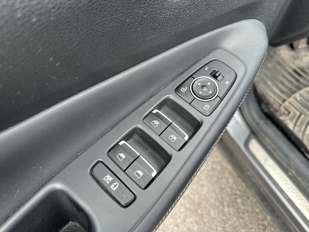 Used 2019 Hyundai Santa Fe Limited AWD/4WD image 16