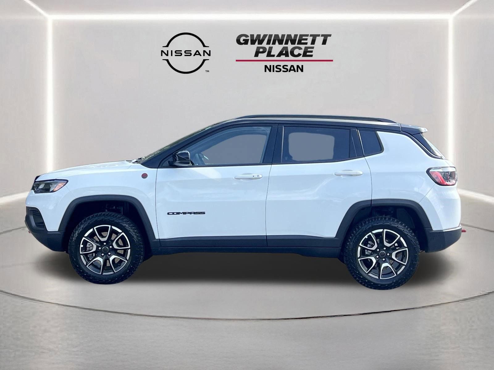 Used 2025 Jeep Compass Trailhawk image 19