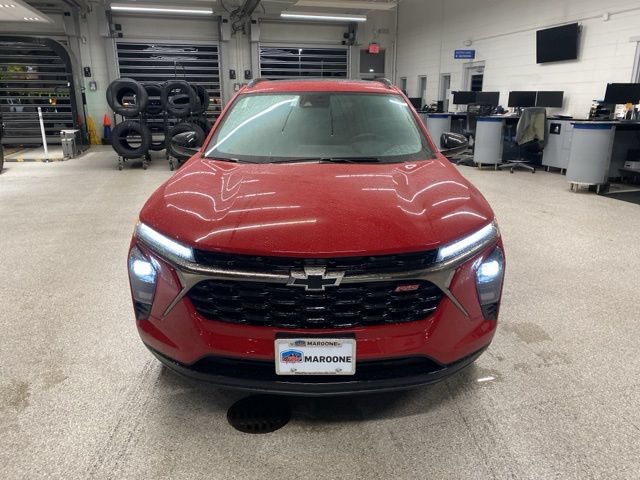 New 2026 Chevrolet Trax RS w/ Sunroof Package FWD video 2