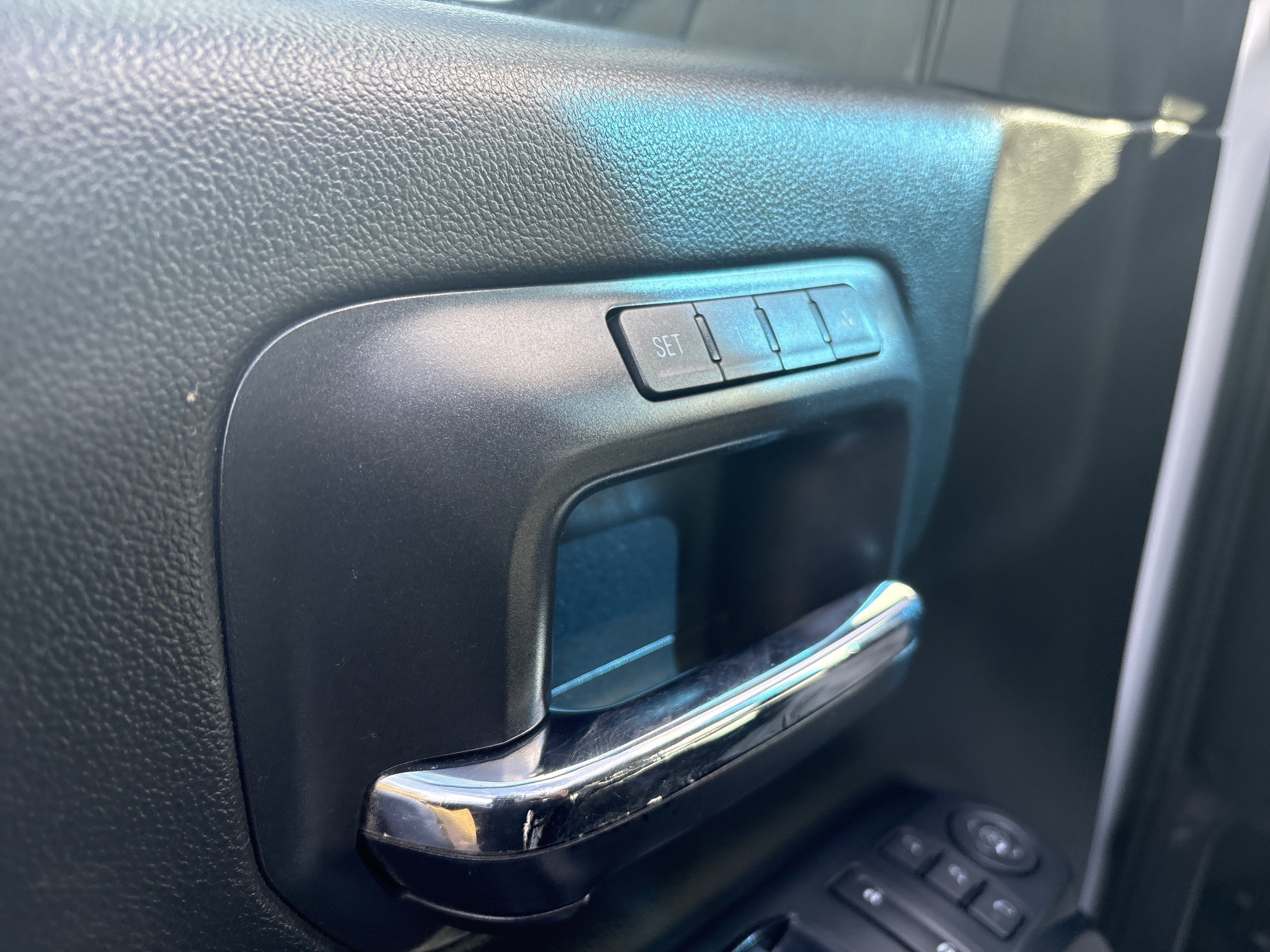 Used 2017 GMC Sierra 1500 SLT w/ All Terrain X Package image 18