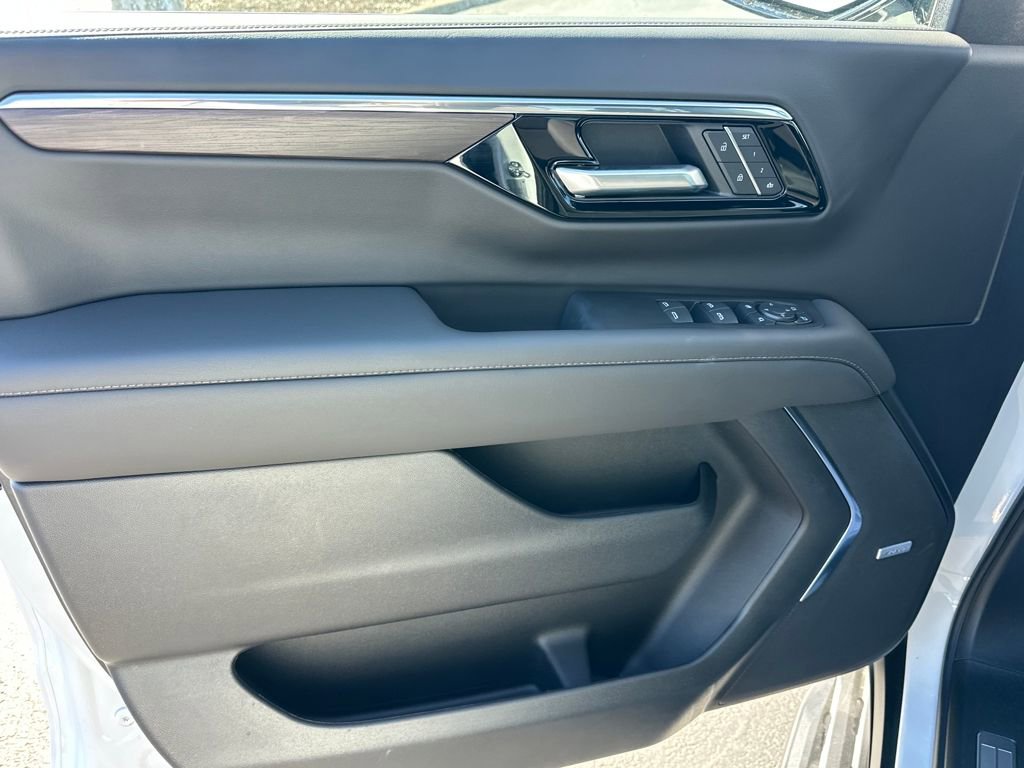 New 2026 Chevrolet Suburban LT w/ Comfort Package image 11